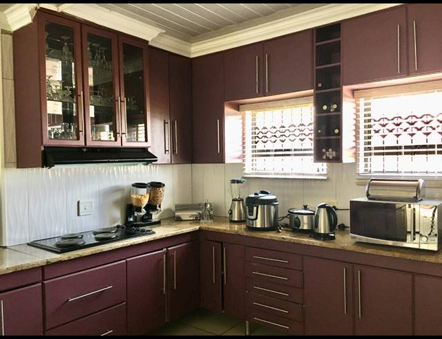 5 BEDROOM HOUSE FOR SALE IN SERALA VIEW